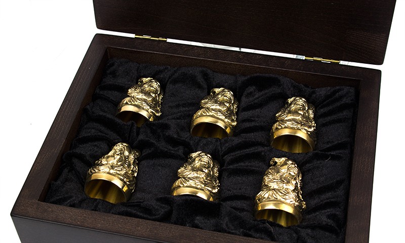 Набір " Козацька рада " : чарки 6шт у футлярі з натурального дерева Набір " Козацька рада " : чарки 6шт у футлярі з натурального дерева