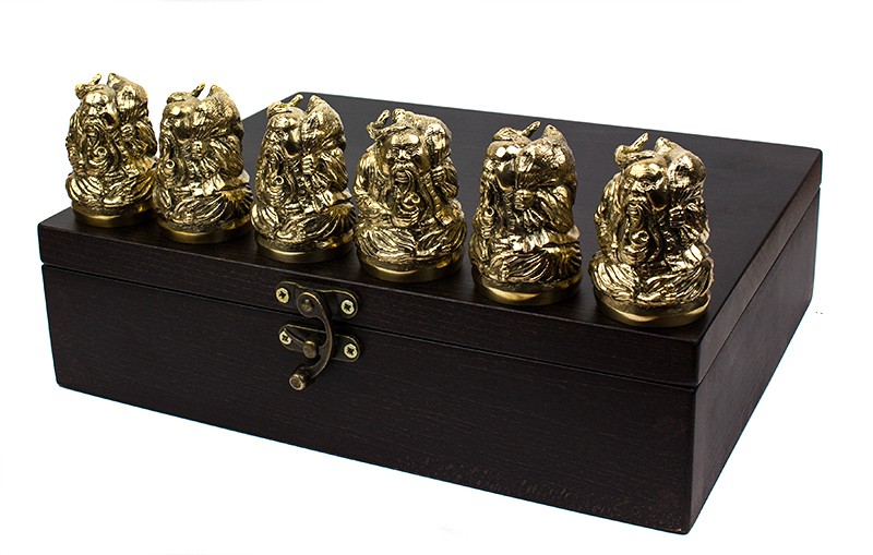 Набір " Козацька рада " : чарки 6шт у футлярі з натурального дерева Набір " Козацька рада " : чарки 6шт у футлярі з натурального дерева