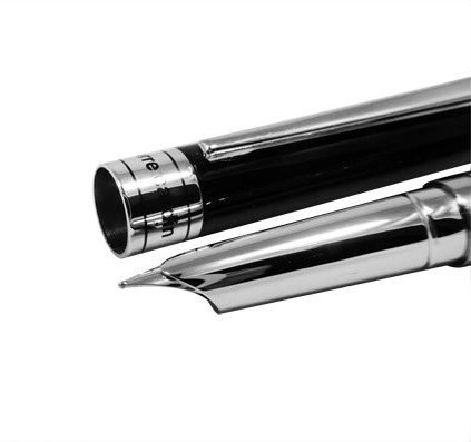 Набір ручка перова та настільний годинник Pierre Cardin Набір ручка перова та настільний годинник Pierre Cardin