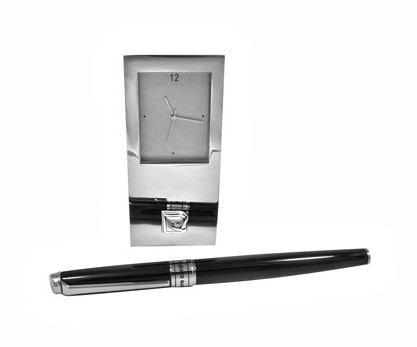 Набір ручка перова та настільний годинник Pierre Cardin Набір ручка перова та настільний годинник Pierre Cardin