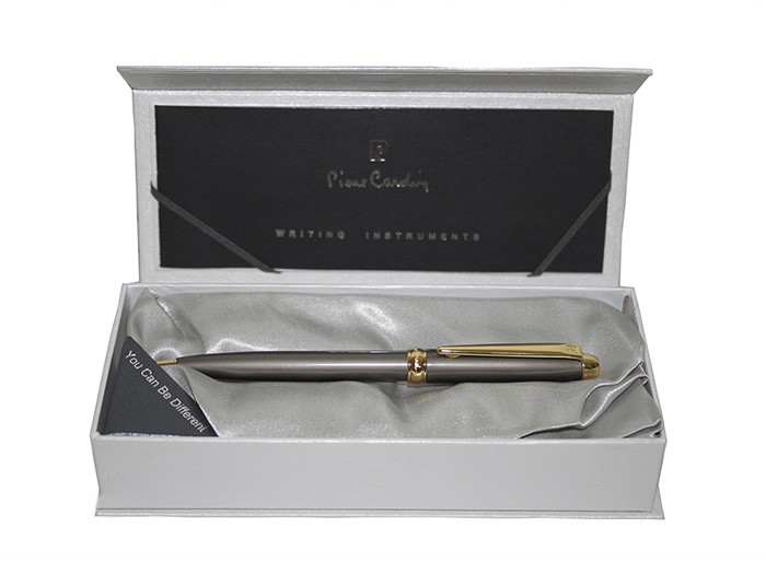 Ручка кулькова Pierre Cardin Traveller, темно-сірий корпус Ручка кулькова Pierre Cardin Traveller, темно-сірий корпус