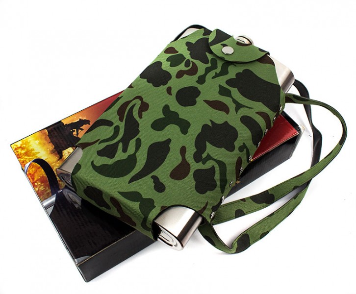 Фляга з нержавіючої сталі в камуфляжному чохлі Фляга з нержавіючої сталі в камуфляжному чохлі