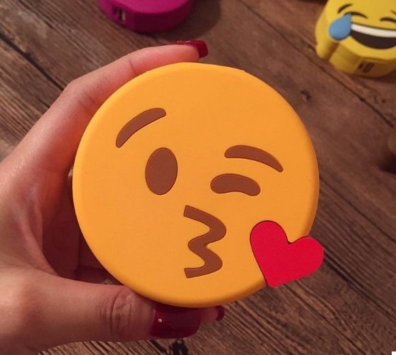 Портативна Батарея " Емоції. Поцілунок " Портативна Батарея " Емоції. Поцілунок "