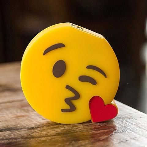 Портативна Батарея " Емоції. Поцілунок " Портативна Батарея " Емоції. Поцілунок "