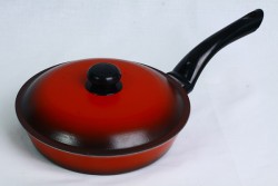 Сковорода 200 із пластмасовою ручкою, з кришкою Сковорода 200 із пластмасовою ручкою, з кришкою