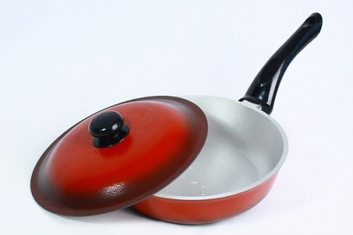 Сковорода 200 із пластмасовою ручкою, з кришкою Сковорода 200 із пластмасовою ручкою, з кришкою