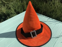 Шляпа детская Ведьмочки с серебряной пряжкой оранжевая