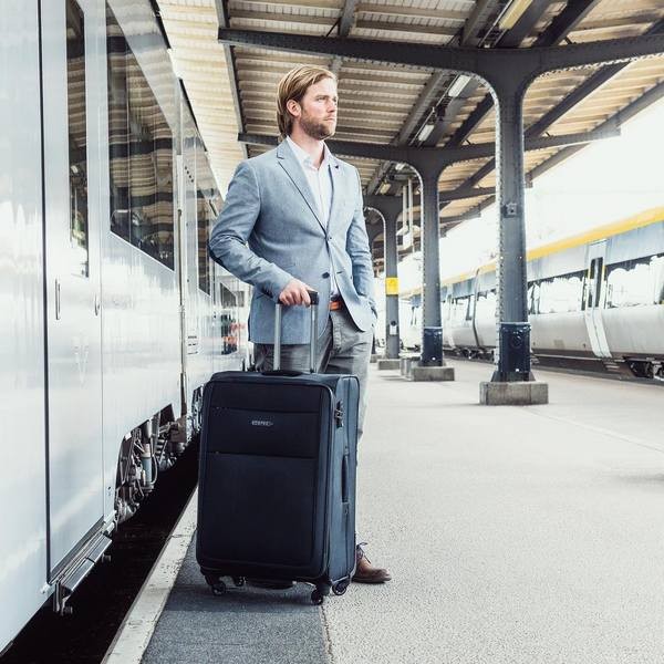 Валіза Epic Discovery Ultra 4X (L) Black Валіза Epic Discovery Ultra 4X (L) Black