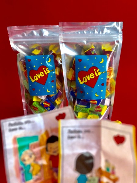 Жуйки " Love is " , синій Жуйки " Love is " , синій