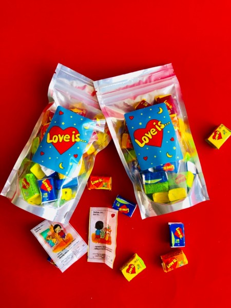 Жуйки " Love is " , синій Жуйки " Love is " , синій