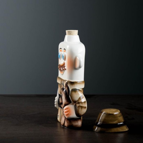 Штоф фарфоровий Мисливець Штоф фарфоровий Мисливець