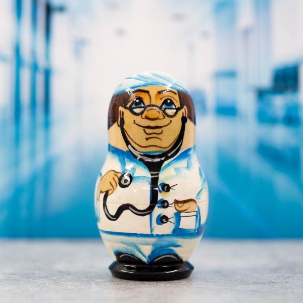 Матрьошка потрійна лялькова " Лікар " , 11 см Матрьошка потрійна лялькова " Лікар " , 11 см