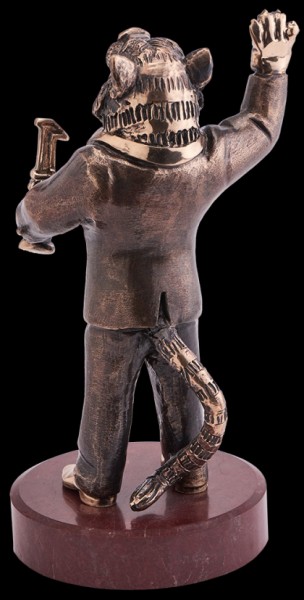 Скульптура из бронзы Лидер