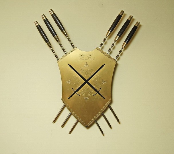 Набір шампурів ручної роботи настінний "Кельт" панно Набір шампурів ручної роботи настінний "Кельт" панно