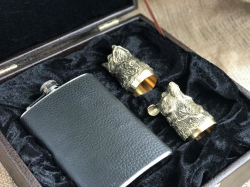 Мисливські чарки з бронзи 2шт з флягою Мисливські чарки з бронзи 2шт з флягою