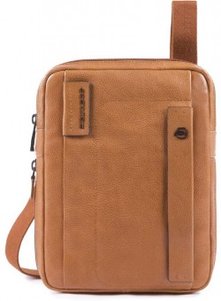 Сумка верт. наплічна з відділ. д/iPad (21x27,5x4) PULSE/Tobacco Сумка верт. наплічна з відділ. д/iPad (21x27,5x4) PULSE/Tobacco