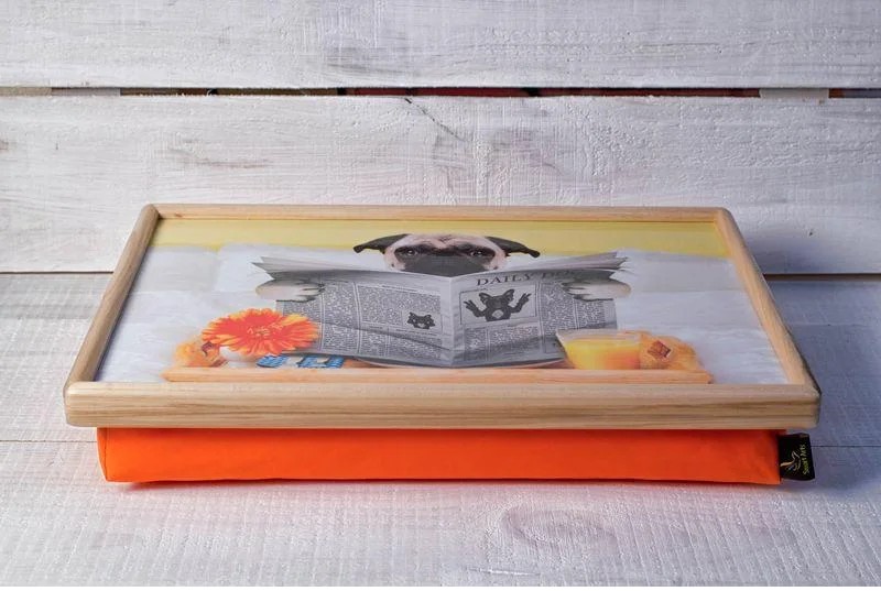 Підставка для їжі перед телевізором . Підставка для їжі перед телевізором .