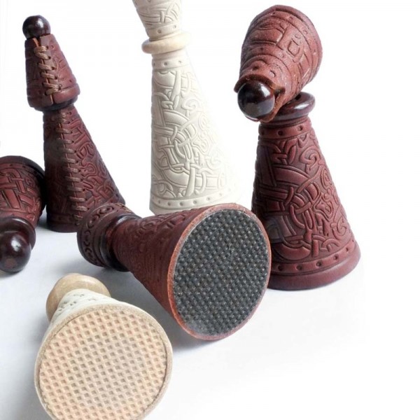 Шахові фігури у шкірі Шахові фігури у шкірі