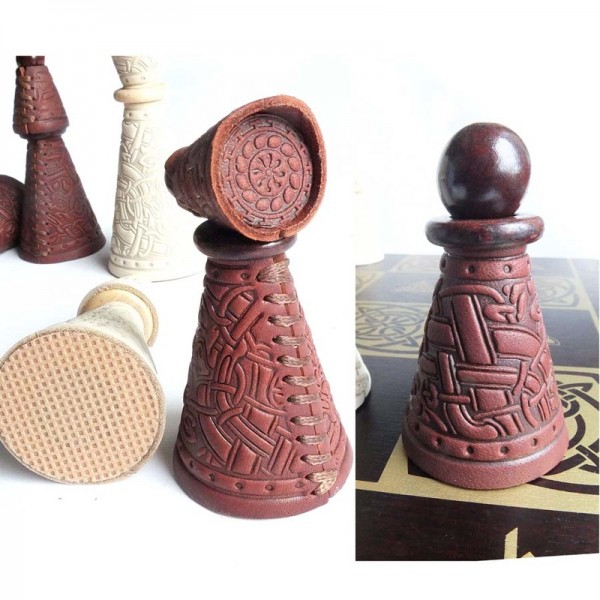 Шахові фігури у шкірі Шахові фігури у шкірі