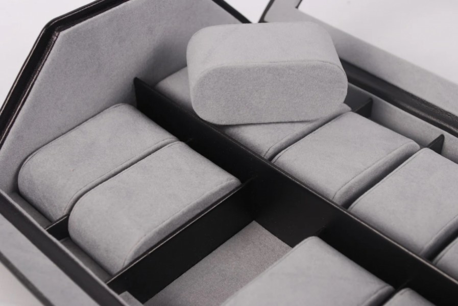 Шкатулка для хранения часов из натуральной кожи WindRose 3107/8 Шкатулка для хранения часов из натуральной кожи WindRose 3107/8