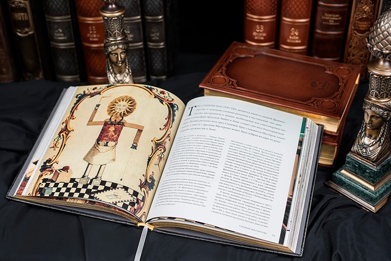 Подарочная книга в кожаном переплёте "МАСОНСТВО. СИМВОЛЫ, ТАЙНЫ, УЧЕНИЯ" У. КИРК МАК-НАЛТИ Подарочная книга в кожаном переплёте "МАСОНСТВО. СИМВОЛЫ, ТАЙНЫ, УЧЕНИЯ" У. КИРК МАК-НАЛТИ