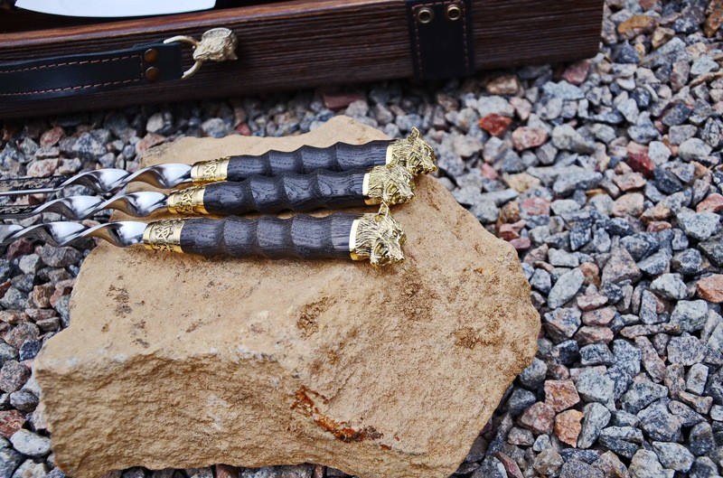 Набір шампурів ручної роботи "Вовча зграя" повна комплектація Набір шампурів ручної роботи "Вовча зграя" повна комплектація