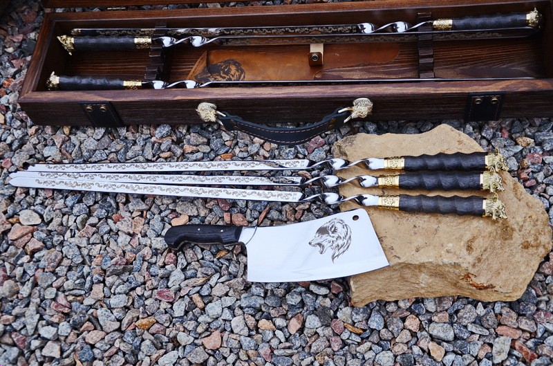 Набір шампурів ручної роботи "Вовча зграя" повна комплектація Набір шампурів ручної роботи "Вовча зграя" повна комплектація