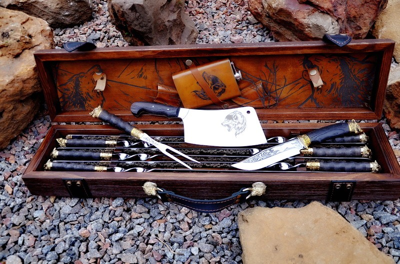 Набір шампурів ручної роботи "Вовча зграя" повна комплектація Набір шампурів ручної роботи "Вовча зграя" повна комплектація