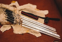 Набір шампурів ручної роботи"Трофейний" у сагайдаку Набір шампурів ручної роботи"Трофейний" у сагайдаку
