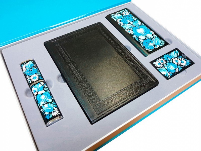 Подарочный набор «Премиум»: ежедневник в кожаном переплете, металлическая ручка в футляре, Xiaomi Power Bank, флеш-карта, подарочная коробка Подарочный набор «Премиум»: ежедневник в кожаном переплете, металлическая ручка в футляре, Xiaomi Power Bank, флеш-карта, подарочная коробка