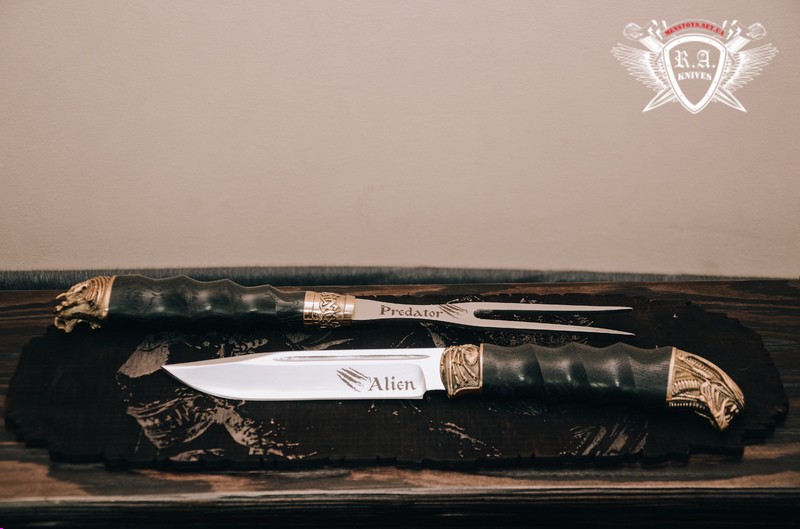 Набор шампуров Чужой против хищника в кейсе Набор шампуров Чужой против хищника в кейсе