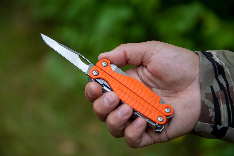 Мультитул LEATHERMAN CHARGE PLUS ORANGE, синтетический чехол, картонная коробка, метрические биты Мультитул LEATHERMAN CHARGE PLUS ORANGE, синтетический чехол, картонная коробка, метрические биты