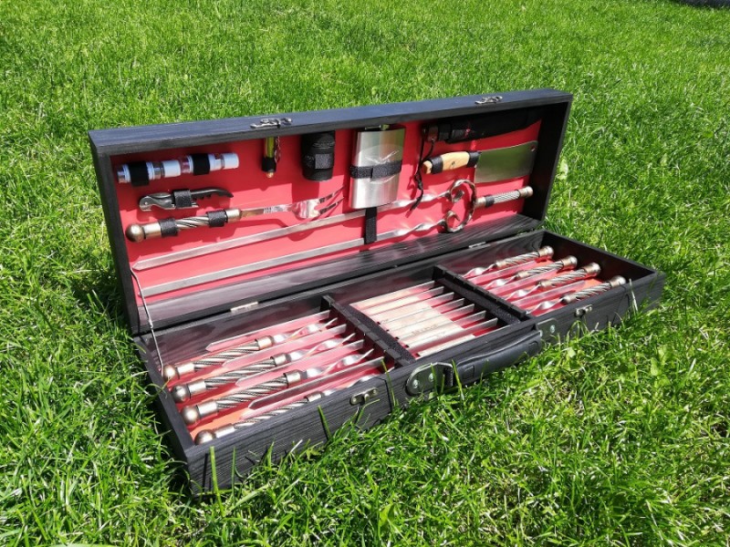 НАБОР ШАМПУРОВ С КОВАННОЙ РУЧКОЙ КАНАТ В ДЕРЕВЯННОМ ЧЕРНО-КРАСНОМ КЕЙСЕ НАБОР ШАМПУРОВ С КОВАННОЙ РУЧКОЙ КАНАТ В ДЕРЕВЯННОМ ЧЕРНО-КРАСНОМ КЕЙСЕ