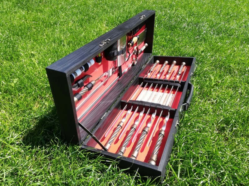 НАБОР ШАМПУРОВ С КОВАННОЙ РУЧКОЙ КАНАТ В ДЕРЕВЯННОМ ЧЕРНО-КРАСНОМ КЕЙСЕ НАБОР ШАМПУРОВ С КОВАННОЙ РУЧКОЙ КАНАТ В ДЕРЕВЯННОМ ЧЕРНО-КРАСНОМ КЕЙСЕ