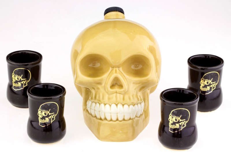 Подарунковий набір штоф та чарки Череп Подарунковий набір штоф та чарки Череп