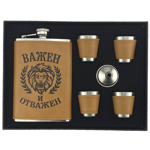 Набор фляга и стопки в коже ЛЕВ Важен и Отважен Набор фляга и стопки в коже ЛЕВ Важен и Отважен