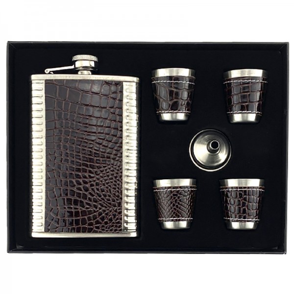 Набор фляга и стопки с элементом крокодиловой кожи Набор фляга и стопки с элементом крокодиловой кожи