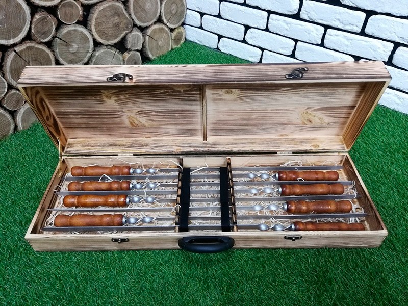 Набор 8 шампуров для мяса в деревянном кейсе (720х12х3 мм) Набор 8 шампуров для мяса в деревянном кейсе (720х12х3 мм)