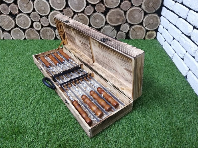 Набор 8 шампуров для мяса в деревянном кейсе (720х12х3 мм) Набор 8 шампуров для мяса в деревянном кейсе (720х12х3 мм)