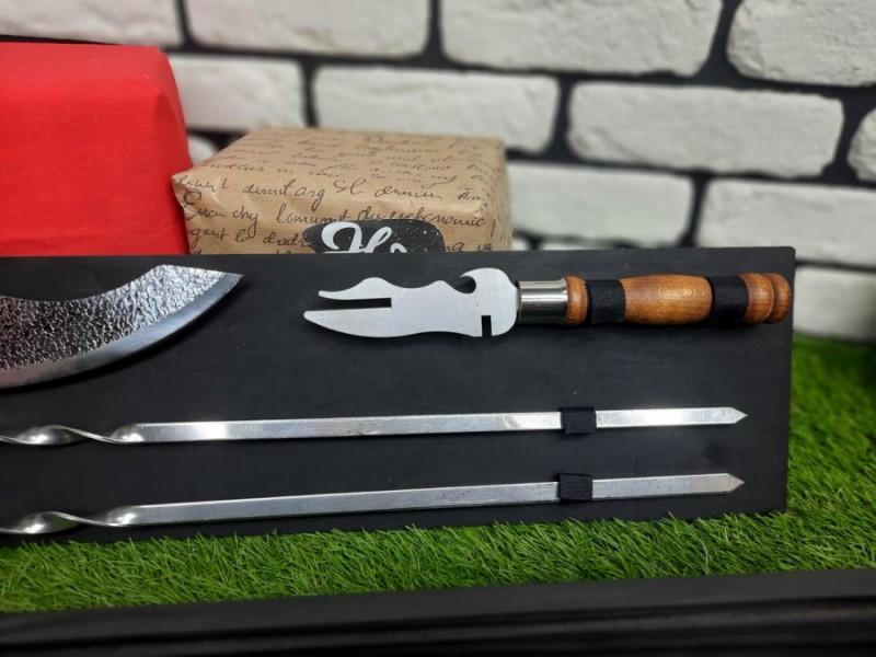 Подарочный набор шампуров Master (730х15х3 мм) в деревянном кейсе Подарочный набор шампуров Master (730х15х3 мм) в деревянном кейсе