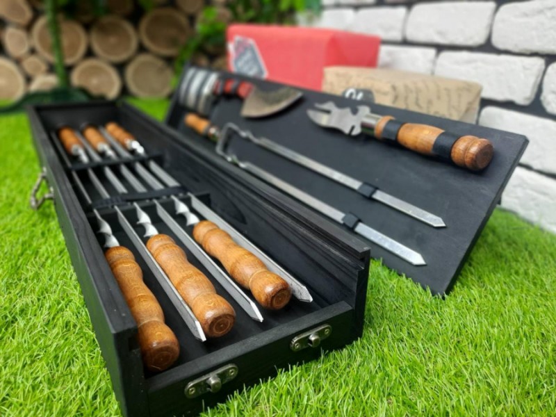 Подарочный набор шампуров Master (730х15х3 мм) в деревянном кейсе Подарочный набор шампуров Master (730х15х3 мм) в деревянном кейсе