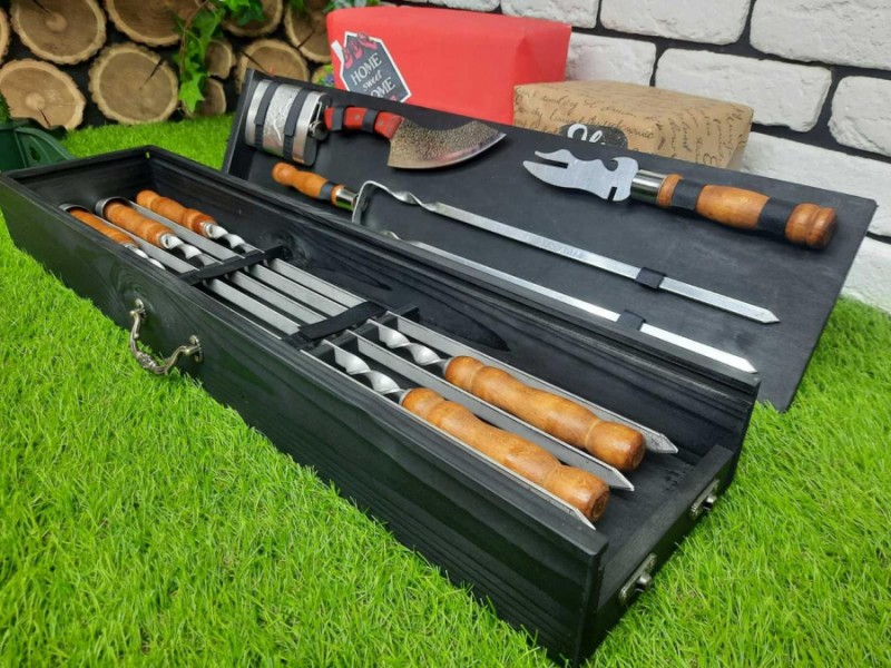 Подарочный набор шампуров Master (730х15х3 мм) в деревянном кейсе Подарочный набор шампуров Master (730х15х3 мм) в деревянном кейсе