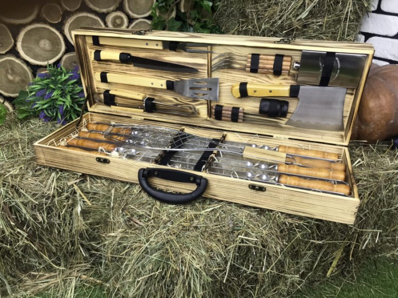 Набор из 8 шампуров для мяса и люля-кебаб Master (730х15х3 мм) в деревянном кейсе Набор из 8 шампуров для мяса и люля-кебаб Master (730х15х3 мм) в деревянном кейсе