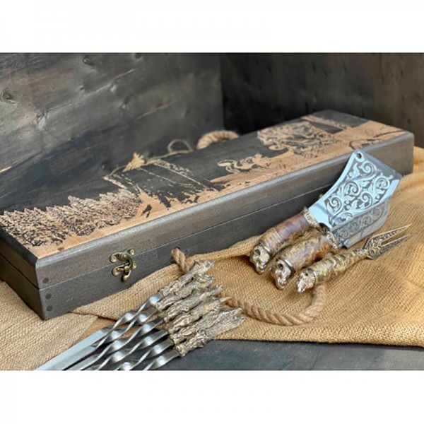 Мужской набор шампуров Трофей в расписном кейсе из букас ножом вилкой и секач Мужской набор шампуров Трофей в расписном кейсе из букас ножом вилкой и секач