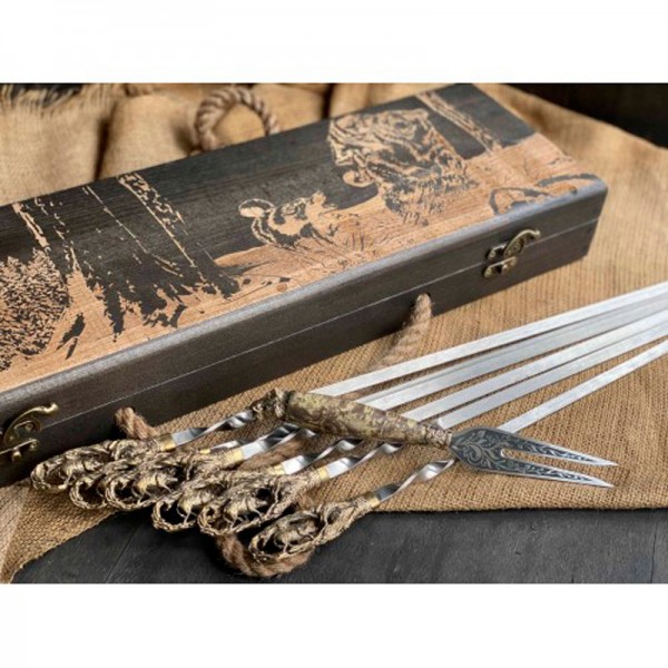 Шампура Кабан в расписном кейсе из бука. Шампура + вилка Шампура Кабан в расписном кейсе из бука. Шампура + вилка