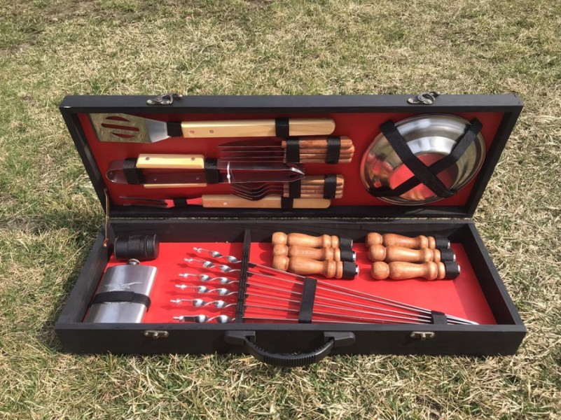 Набор из 6 разборных шампуров для мяса Profi (650х12х2,5 мм) Набор из 6 разборных шампуров для мяса Profi (650х12х2,5 мм)