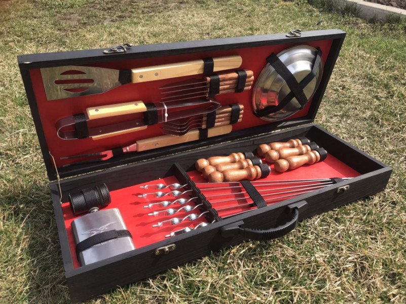 Набор из 6 разборных шампуров для мяса Profi (650х12х2,5 мм) Набор из 6 разборных шампуров для мяса Profi (650х12х2,5 мм)