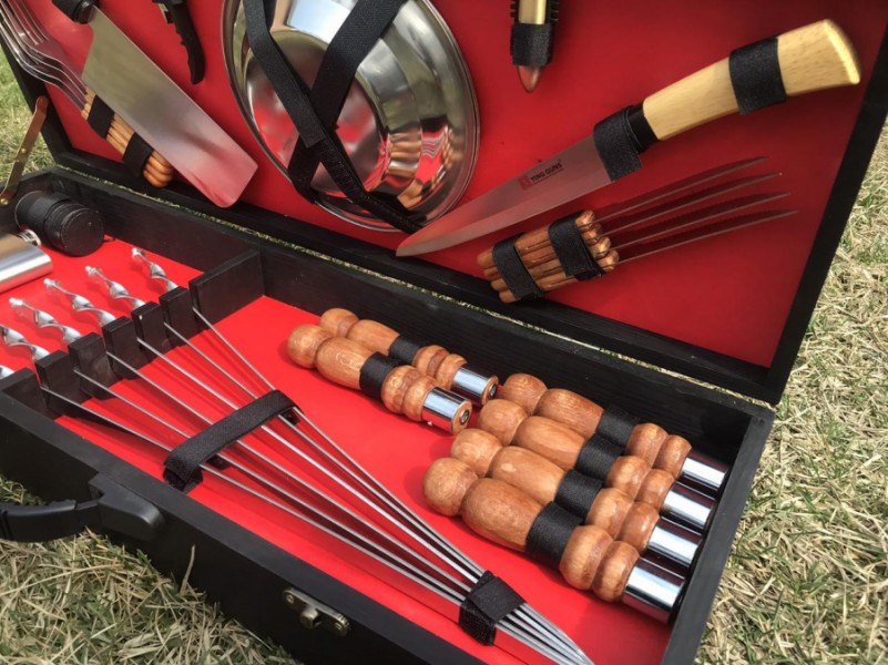 Набор из 6 разборных шампуров для мяса Profi (650х12х2,5 мм) Набор из 6 разборных шампуров для мяса Profi (650х12х2,5 мм)