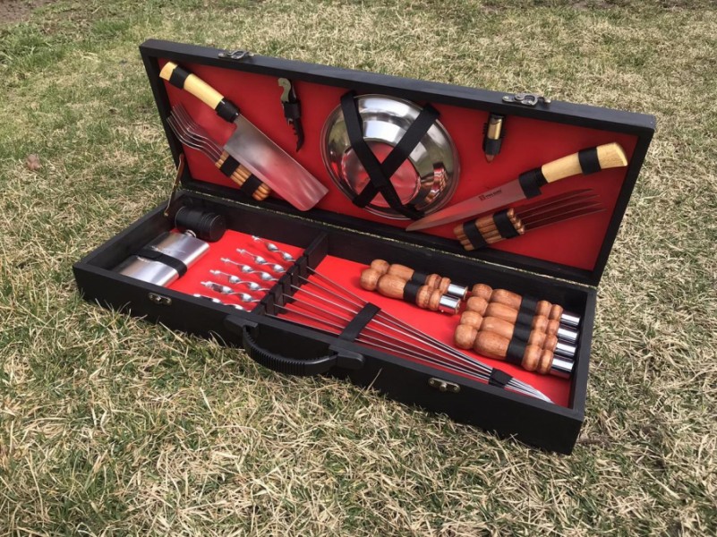 Набор из 6 разборных шампуров для мяса Profi (650х12х2,5 мм) Набор из 6 разборных шампуров для мяса Profi (650х12х2,5 мм)