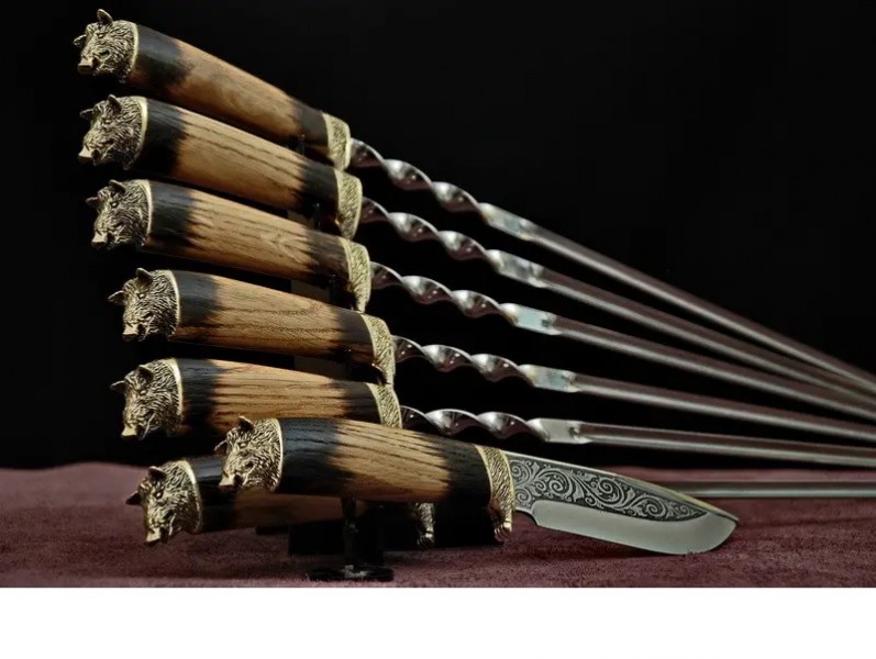 Подарунок набір шампурів з ножем Дикі кабани Подарунок набір шампурів з ножем Дикі кабани